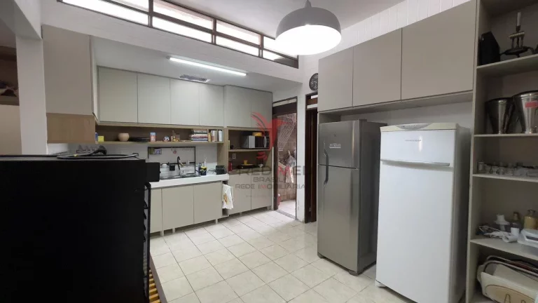 Imagem Casa à venda com 4 Quartos, 1 Suites, 3 Vagas, no Bessa – apenas 400m da praia!