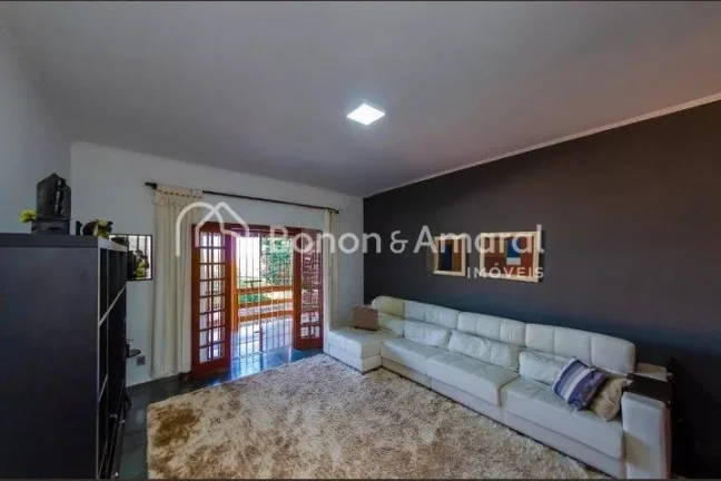 Imagem Casa excelente, com 6 quartos, todos são suítes, 8 banheiros, com elevador, 5 pontos de ar condici...