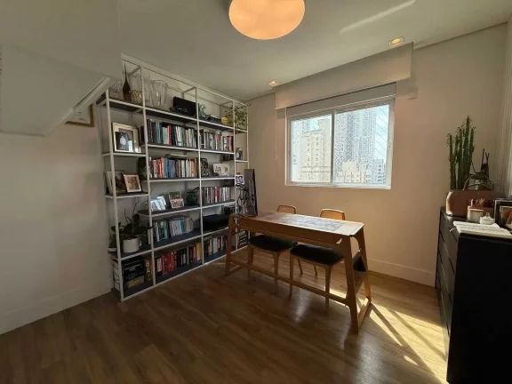 Imagem Apartamento mobiliado com 3 suítes e 2 vagas de garagem em Balneário Camboriú/SC