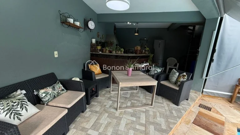 Imagem Excelente sobrado Mobiliado para venda em bairro residencial, próximo a mercados, colégios, padari...