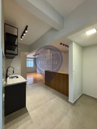 Imagem Imóvel de alto padrão à venda em Pinheiros, São Paulo-SP: 3 quartos, 1 suíte, 2 salas, 1 banheiro, 1 vaga, 105m².