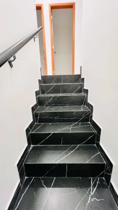Imagem Ótima casa com dois dormitórios em condomínio Maracanã - Praia Grande - SP