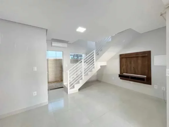 Imagem Sobrado 2 suítes e 2 vagas de garagem no bairro Bombas em Bombinhas/SC