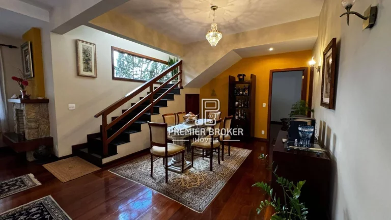 Imagem Casa com 5 dormitórios à venda, 450 m² por R$ 1.979.000,00 - Albuquerque - Teresópolis/RJ