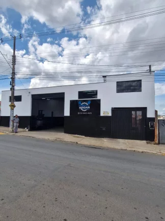 IMÓVEL COM SALÃO COMERCIAL E Residencial NO BAIRRO JARDIM PINHEIROS
