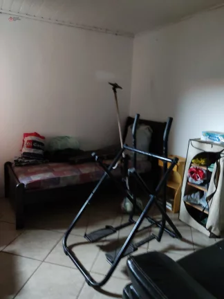 Imagem CASA TÉRREA A VENDA NO JARDIM ALVIVERDE. 2 DORMITÓRIOS, SALA, COZINHA, BANHEIRO, ÁREA DE SERVIÇO E QUINTAL GRANDE. GARAGEM PARA 4 CARROS.