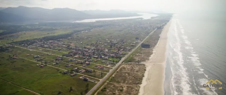 Imagem Lote balneário Araçá com 360m² por R$60.000,00 a 200m da praia