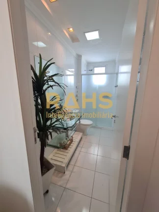 Imagem Apartamento em região Privilegiada, com sacada e vista livre para cidade. Possui 138m² de área pr...