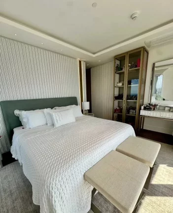 Imagem Apartamento quadra mar com 5 dormitórios sendo 4 suítes e 3 vagas de garagem em Balneário Camboriú