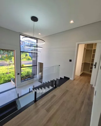 Imagem Casa com Piscina e espaço para viver.