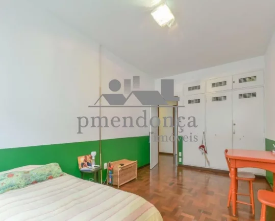 Imagem Apartamento reformado, distribuído com tacos, living para 03 ambientes, terraço, lavabo, banheiro ...
