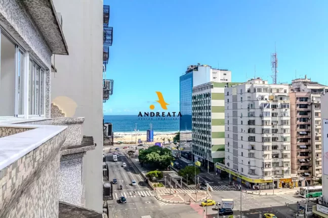 Imagem Av. Princesa Isabel, a duas quadras da praia.
