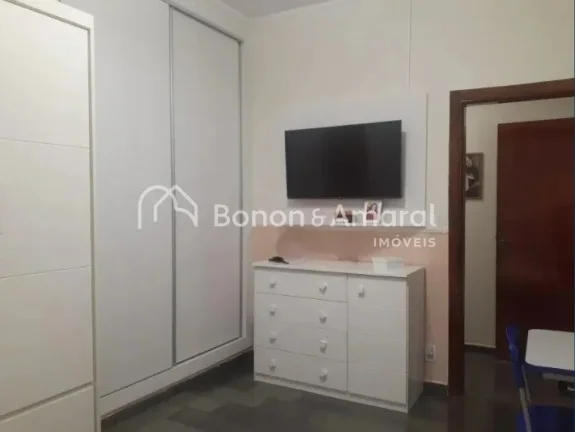 Imagem Casa incrível com acabamento de alta qualidade, situada em uma localização privilegiada. Conta co...