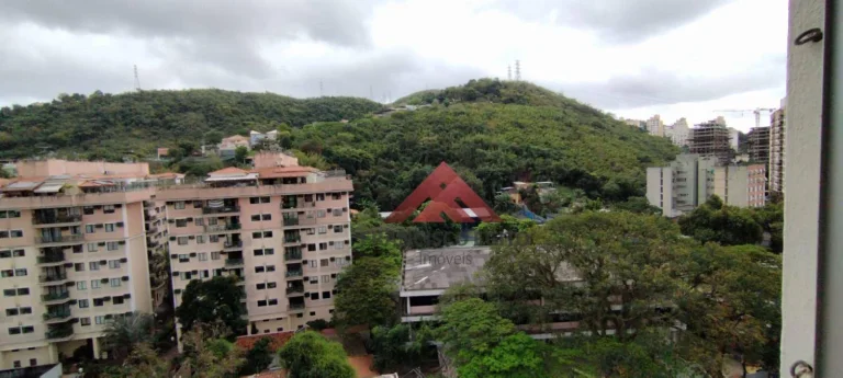 Imagem Apartamento de sala dois quartos e vaga de garagem,em excelente localização em Santa Rosa(Pé pequeno)colado a todo comércio do largo do Marrão,Bancos