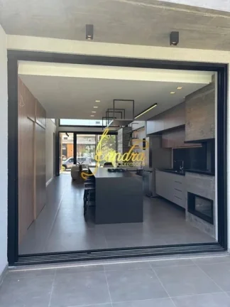 Imagem Casa térrea com 04 suítes, 160m² de área construída