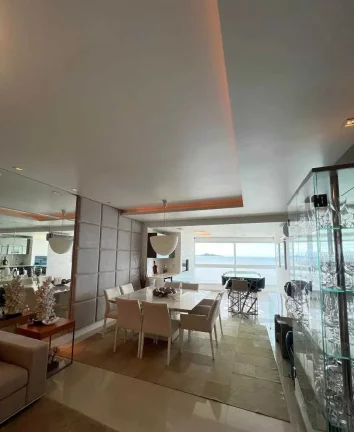 Imagem Apartamento mobiliado com 3 suítes e 3 vagas de garagem na Avenida Atlântica em Balneário Camboriú