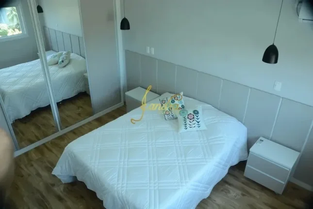Imagem Sobrado condomínio fechado com 04 suites
