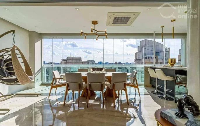 Imagem Cobertura a venda na Vila Nova Conceição, com 272 m2 sendo 4 suítes, closet e piscina privativa