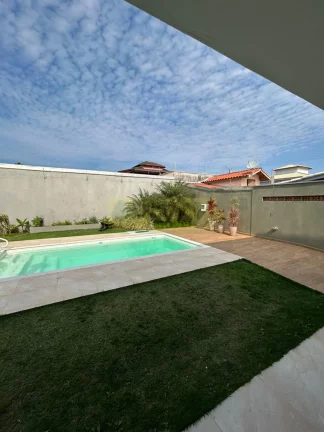 Imagem Luxo e Conforto: Casa de Alto Padrão à Venda no Jardim Britânia, Caraguatatub