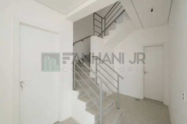 Imagem More no bairro mais valorizado de São Paulo, Vila Nova Conceição, em uma cobertura duplex que é uma verdadeira obra de arte. Com 4 quartos e 5 banheir