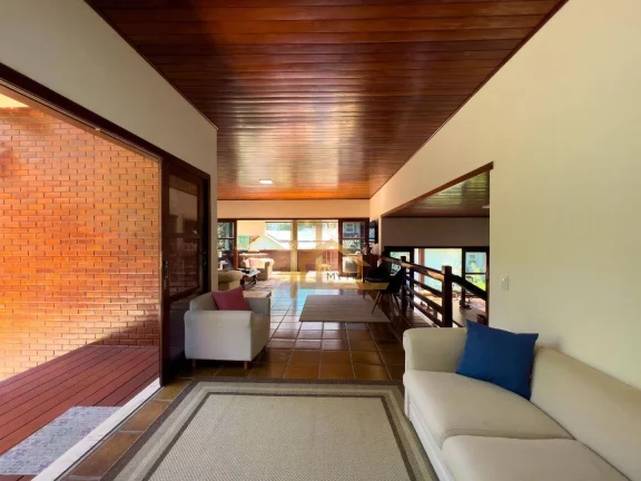 Imagem Casa Linear com 5 suítes dentro de condomínio clube - Apenas 3 minutos da Feirinha do Alto