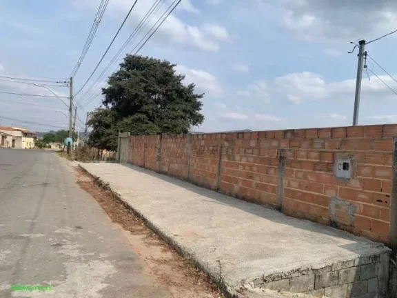 Imagem *CASA EM LOTE 360 M²
*CONSTITUÍDA POR 1 QUARTO, SALA, COZINHA, BANHEIRO, ÁREA DE SERVIÇO, VARAND...