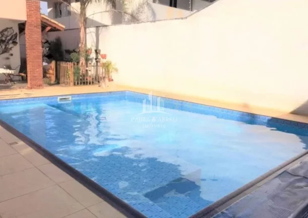 Imagem Sobrado Fantástico 4 Dormitórios, 2 Suítes, sendo uma Master com Closet, hidromassagem e Sacada G, Piscina em Interlagos, Próximo ao Autódromo