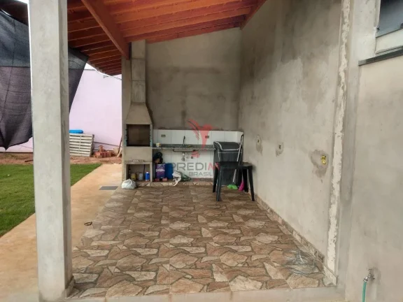 Imagem Vendo Terreno de 300 m² com Piscina em São Pedro - SP