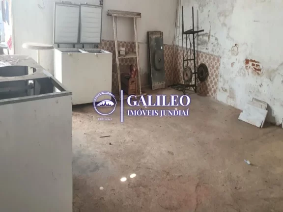 Imagem OPORTUNIDADE DE NEGÓCIO! GALPÃO + CASA COM 4 DORMITÓRIOS -SALA DE ESTAR/JANTAR- ÁREA TOTAL 826M² - ÓTIMA LOCALIZAÇÃO, PRÓX. AO MAXI SHOPPING -JUNDIAÍ