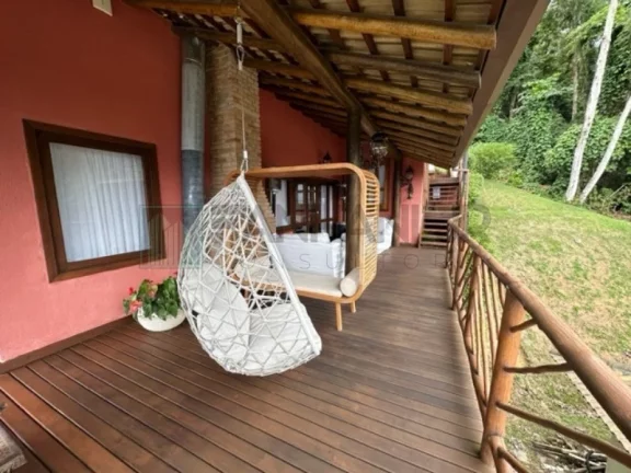 Imagem Deslumbre-se com esta incrível oportunidade de adquirir uma casa dos sonhos no exclusivo condomínio Yacamim, localizado em Ilhabela. Com uma vista esp