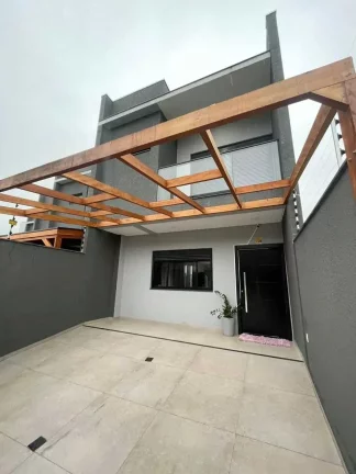 Imagem Sobrado com 3 suítes e 2 vagas de garagem no Bairro Rio Pequeno em Camboriú