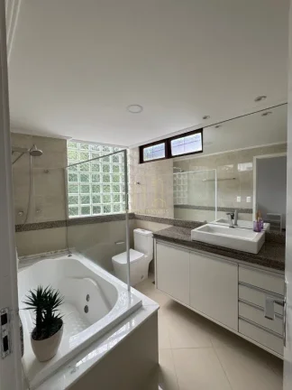 Imagem Casa à Venda no Itaigara | 4 Suítes | Piscina Privativa | Área Gourmet | 310m² Construídos