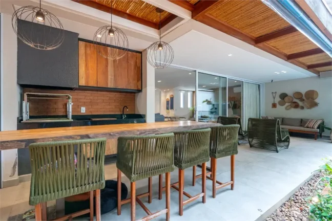 Imagem Casa à venda com 3 quartos, sendo 3 suítes, em Morumbi, São Paulo - SP