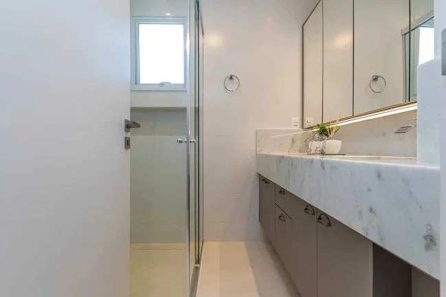 Imagem Apartamento com 4 dormitórios sendo 2 suítes e 2 vagas de garagem em Balneário Camboriú