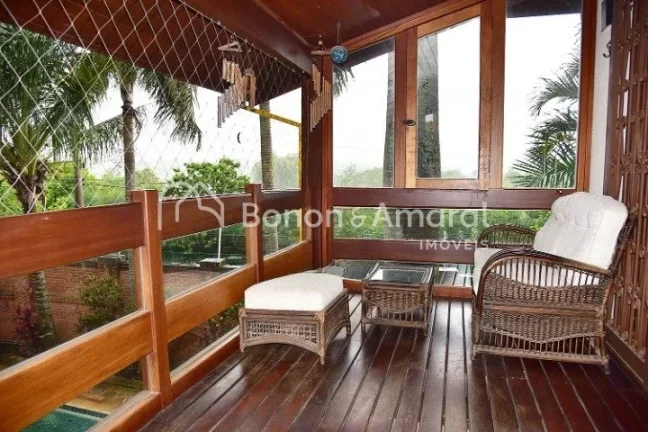 Imagem Sofisticação e privacidade em cada detalhe

Esta esplêndida residência oferece ambientes elegant...