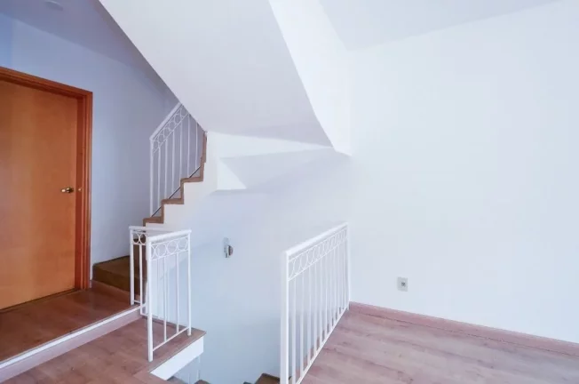 Imagem Casa de condomínio com 128 metros quadrados com living para 2 ambientes / Jardim Ester Yolanda