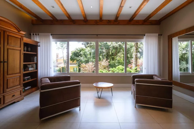 Imagem Casa finamente mobiliada em condomínio com 2 suítes e 3 dormitórios em Canela