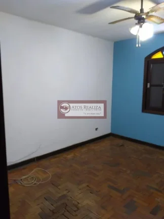 Imagem Casa térrea com edícula à venda em Jardim Esmeralda Região da Cidade Dutra SP. 300m², 3 dormitórios, 2 banheiros, 4 Vagas de garagem por R$800.000. Oportunidade!