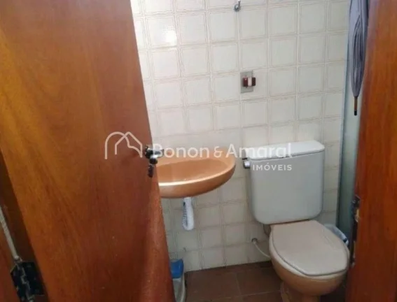 Imagem Localizado em uma das regiões mais desejadas de Campinas, este apartamento no Cambuí oferece confo...