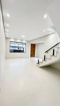 Imagem Sobrado de 155 m² 3 Dormitórios sendo 3 Suítes e 2 Vagas de Garagens