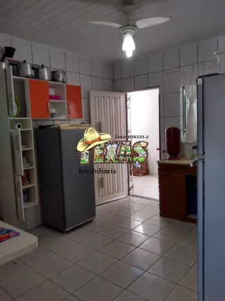 Imagem CASA À VENDA COM 3 SUÍTES ITANHAÉM