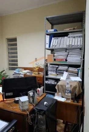 Imagem Salão com 105 m², sendo 60 m² de vão livre, conta com 2 banheiros, copa e 2 vagas de garagem. 

...