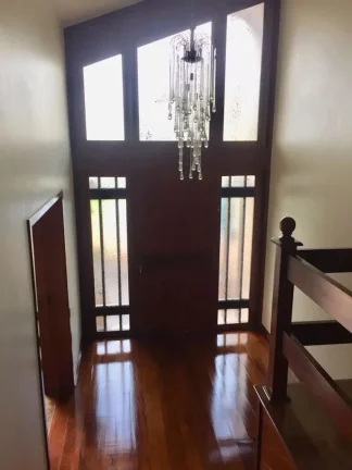 Imagem Casa de alto padrão de 3 Dormitórios e 400 m² de área útil em localização nobre Central de Sa