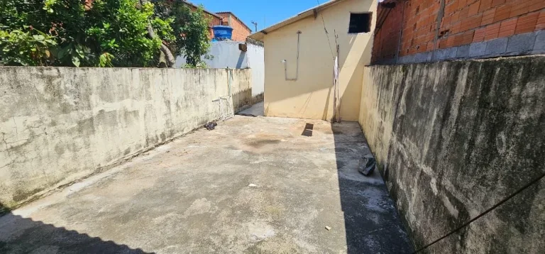 Imagem Casa para Venda em Itanhaém, Nova Itanhaém (Interior), 1 dormitório, 1 banheiro, 2 vagas