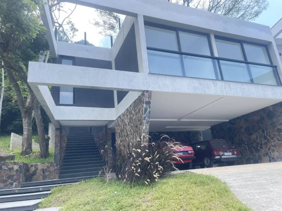 Imagem Casa à Venda em Canasvieiras Condomínio Fechado 3 Suítes
