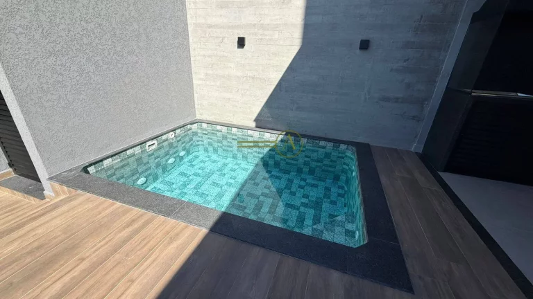 Imagem Lindo sobrado à venda novíssima com planejado de esquina apenas 600m praia
