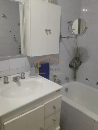 Imagem Apartamento com 95m² de área útil, com piso de madeira que traz aconchego para as salas e seus 3 ...