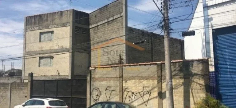Imagem Terreno com galpão, área edificada de 1.493m² e área de terreno +/- de 2.200m², escriturado 2.0...