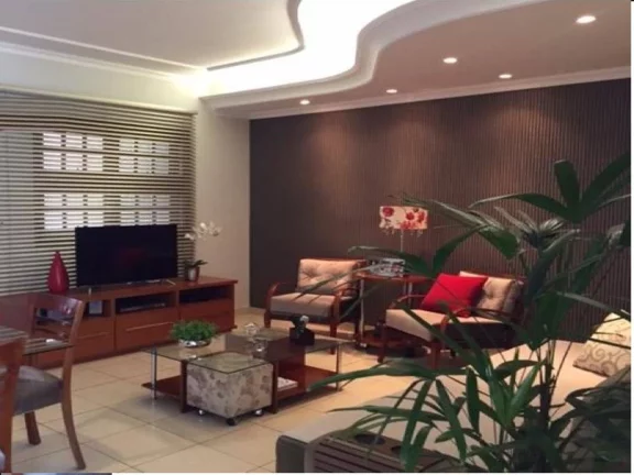 Imagem Oportunidade de ótimo negócio na área central... Barracão comercial em ótima localização com ...