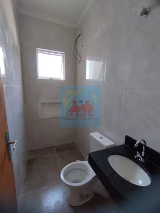 Imagem Casa com Piscina na Praia de Itanhaém com 5 vagas de garagem